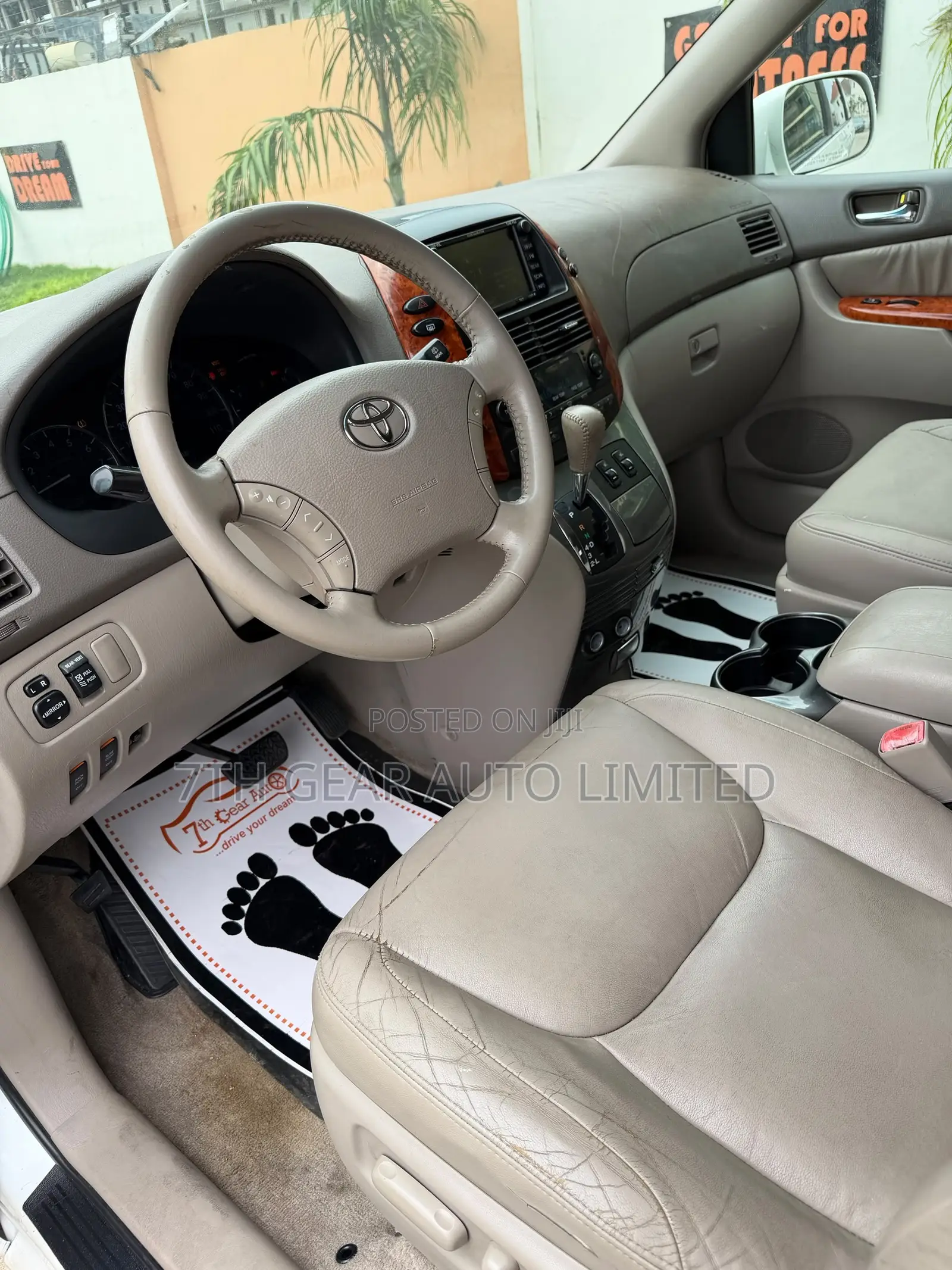 Toyota Sienna XLE AWD 2009 White