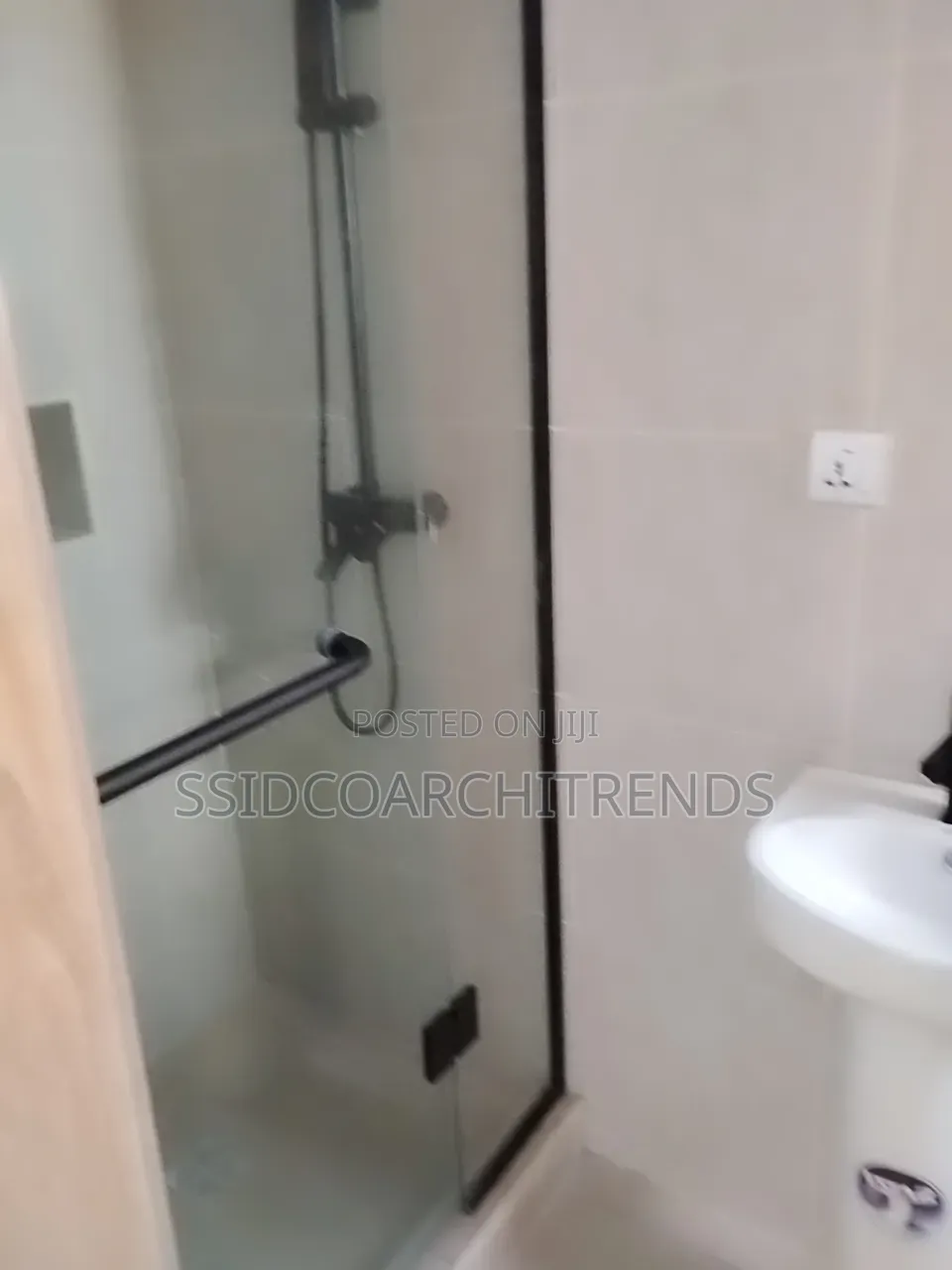 4bdrm Duplex in Call To Access, Chevron for rent