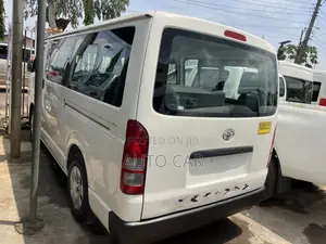 Toyota HiAce 2014 White