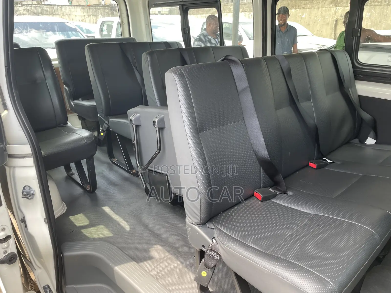 Toyota HiAce 2014 White