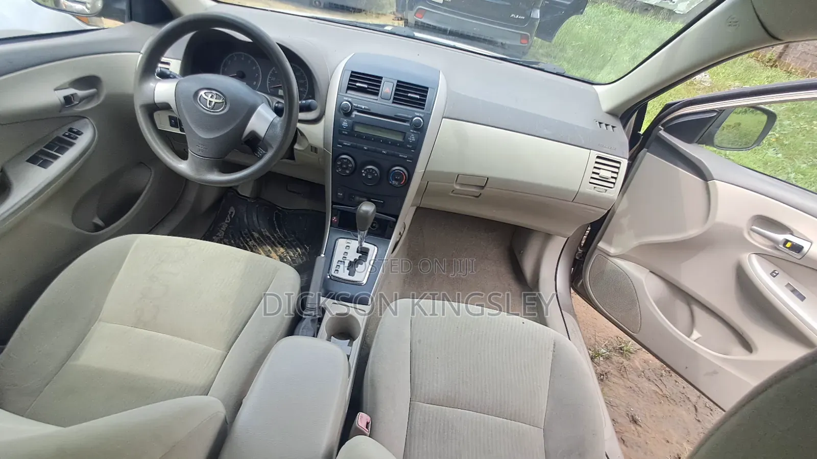 Toyota Corolla LE 4dr Sedan (1.8L 4cyl 4A) 2010 Gold