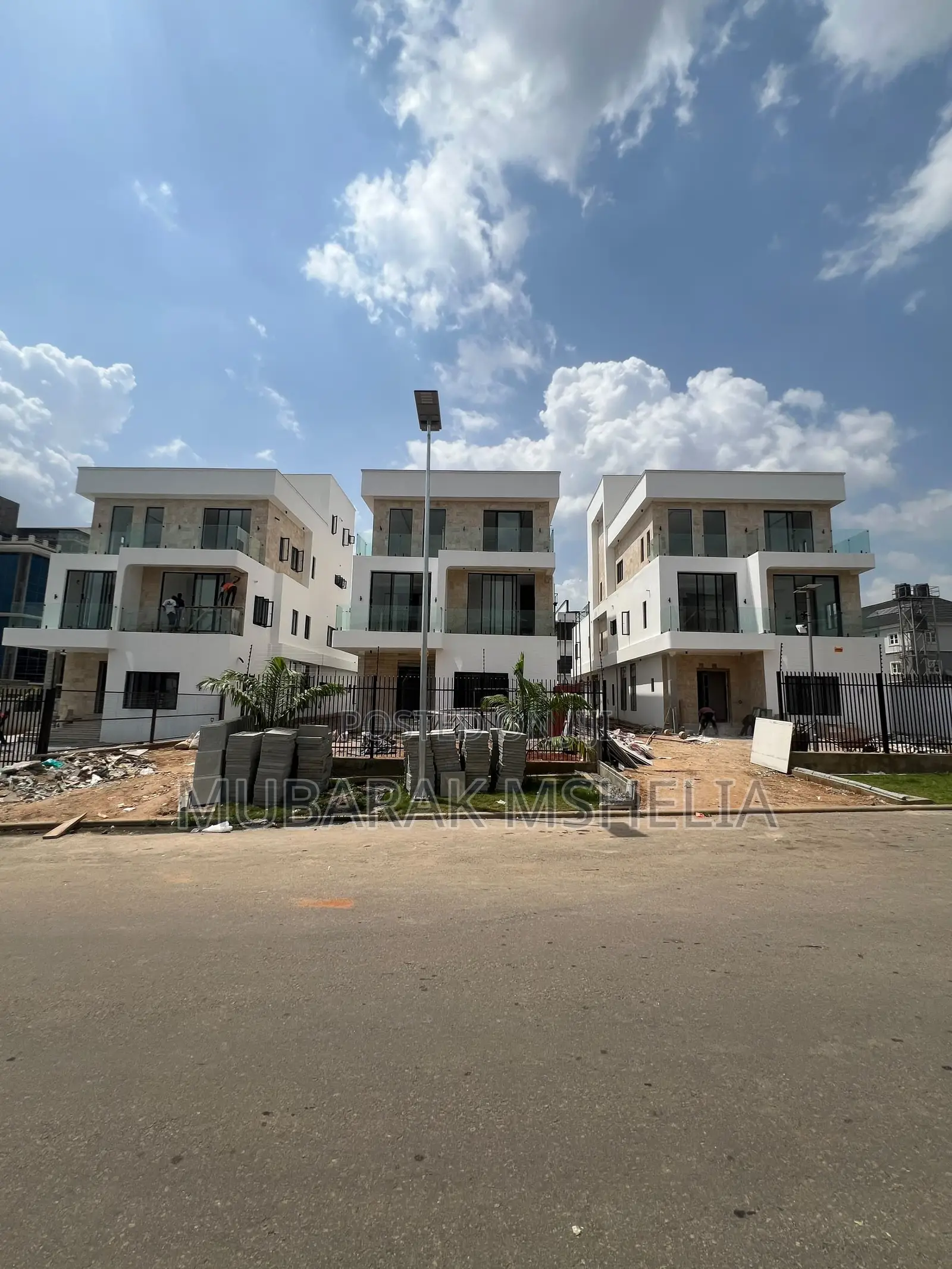 5bdrm Duplex in Jahi for sale