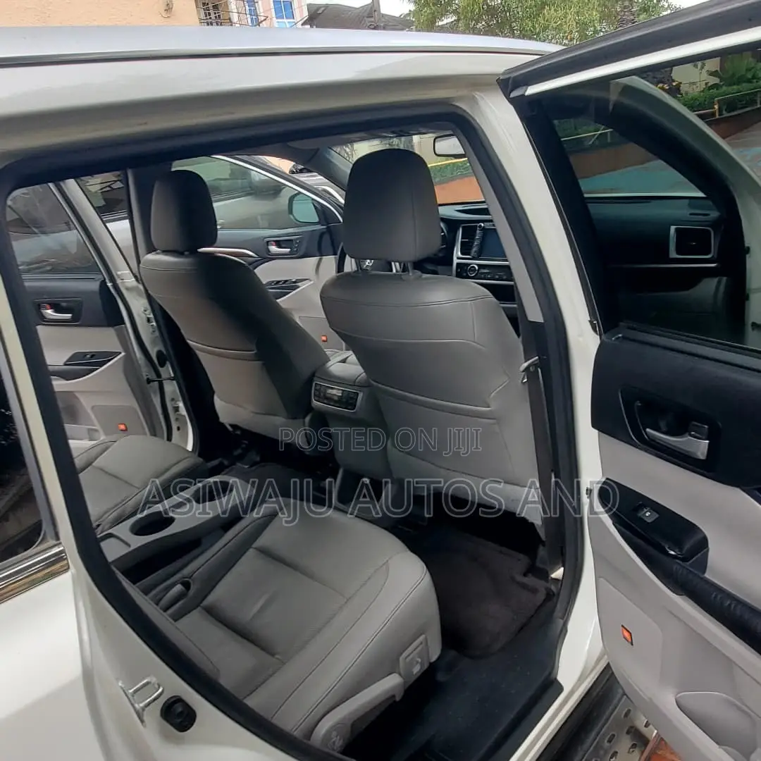 Toyota Highlander Limited 4dr SUV AWD (3.5L 6cyl 6A) 2015 White