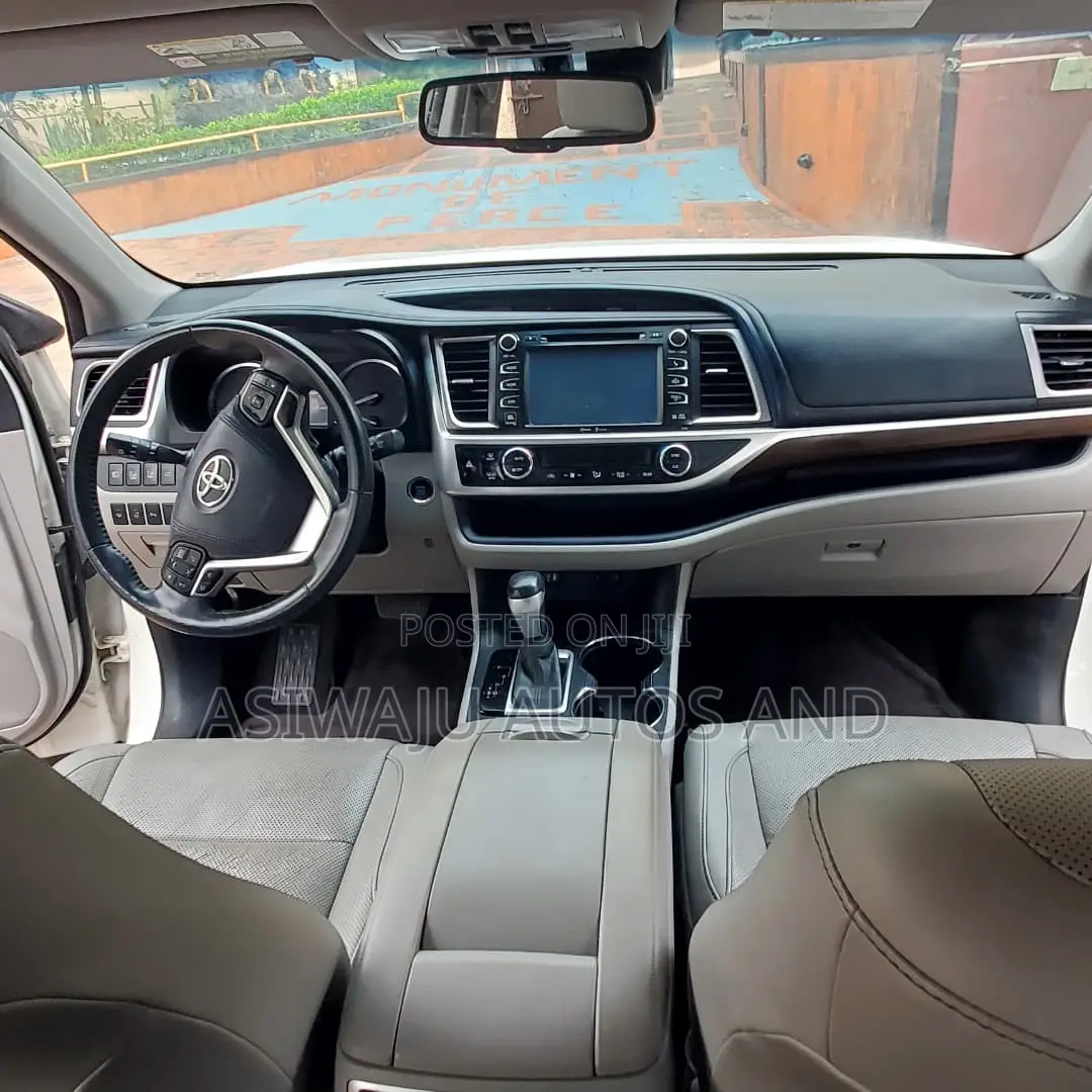 Toyota Highlander Limited 4dr SUV AWD (3.5L 6cyl 6A) 2015 White