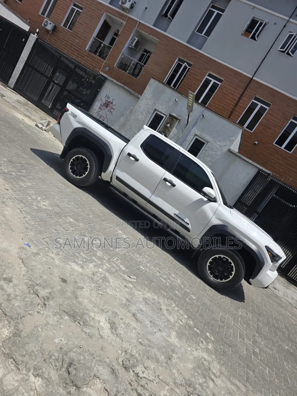 Toyota Tacoma 2024 White