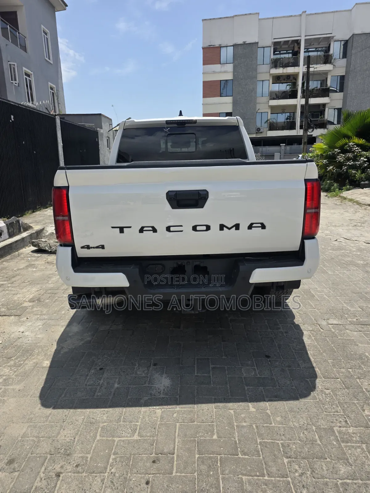 Toyota Tacoma 2024 White