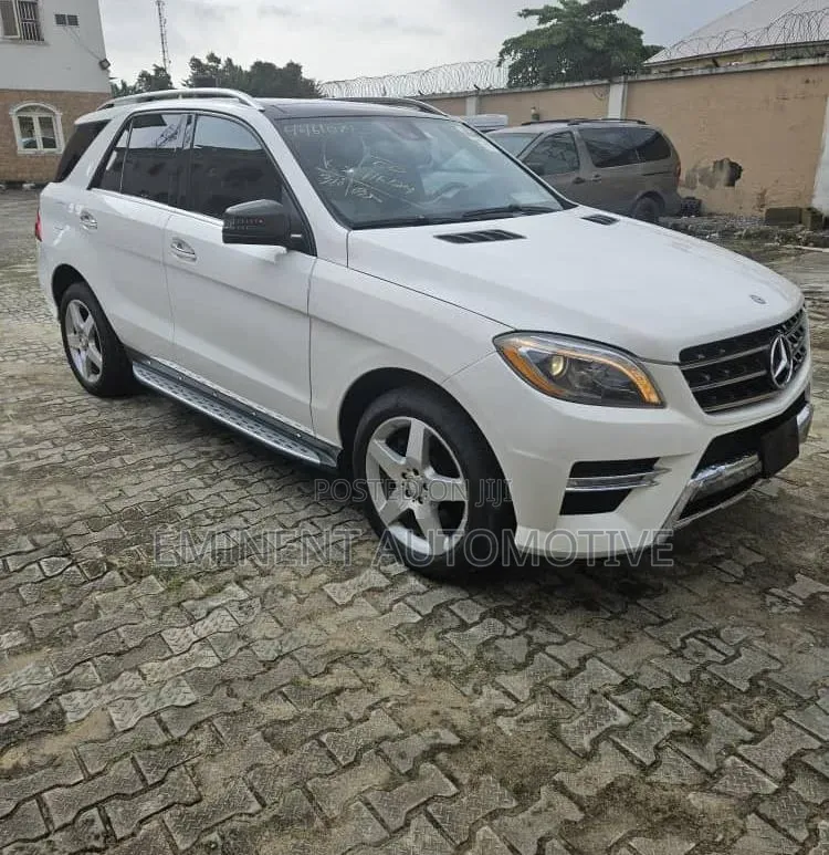 Mercedes-Benz M Class ML63 AMG 4dr SUV AWD (5.5L 8cyl Turbo 7A) 2015