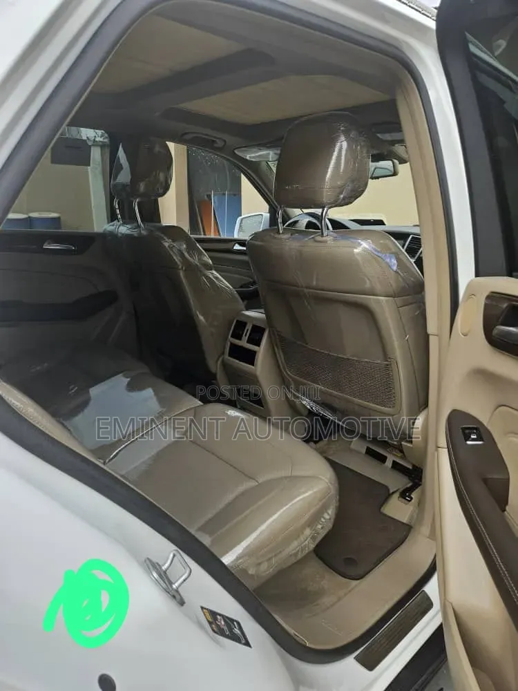 Mercedes-Benz M Class ML63 AMG 4dr SUV AWD (5.5L 8cyl Turbo 7A) 2015