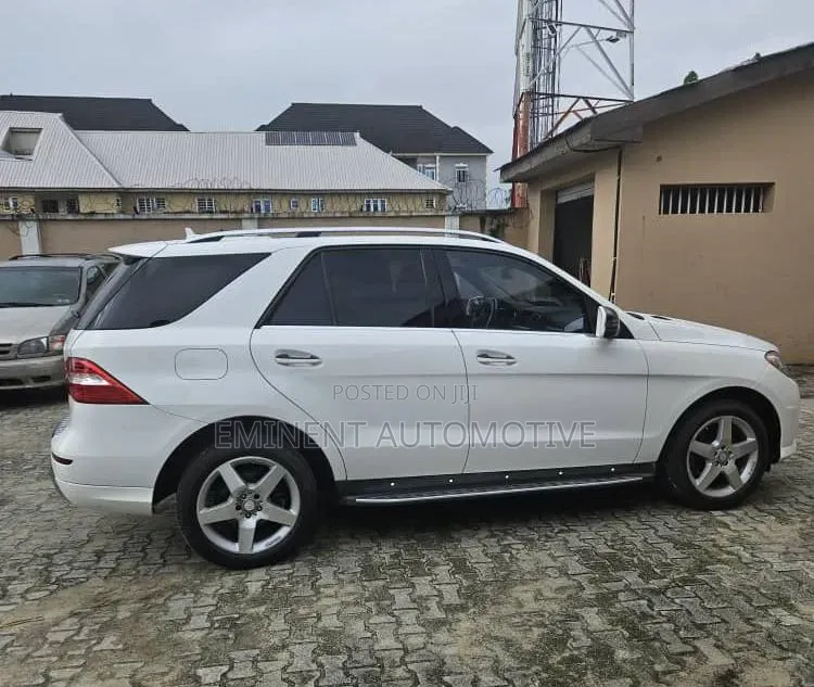 Mercedes-Benz M Class ML63 AMG 4dr SUV AWD (5.5L 8cyl Turbo 7A) 2015