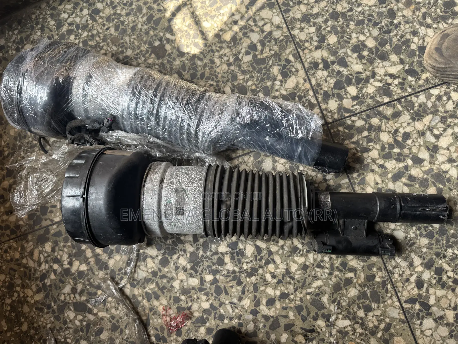 Range Rover Front Shock 2024, 2025