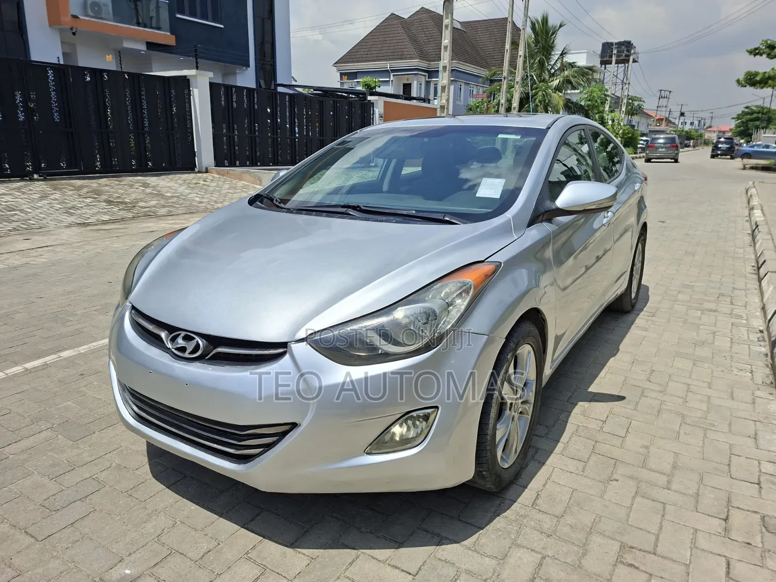 Hyundai Elantra Limited Sedan FWD (1.8L 4cyl 6A) 2013 Silver
