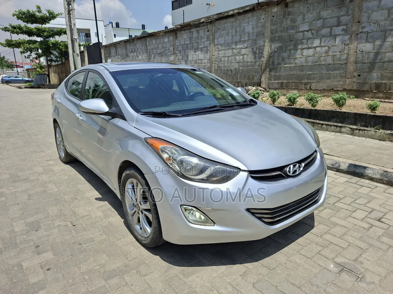 Hyundai Elantra Limited Sedan FWD (1.8L 4cyl 6A) 2013 Silver