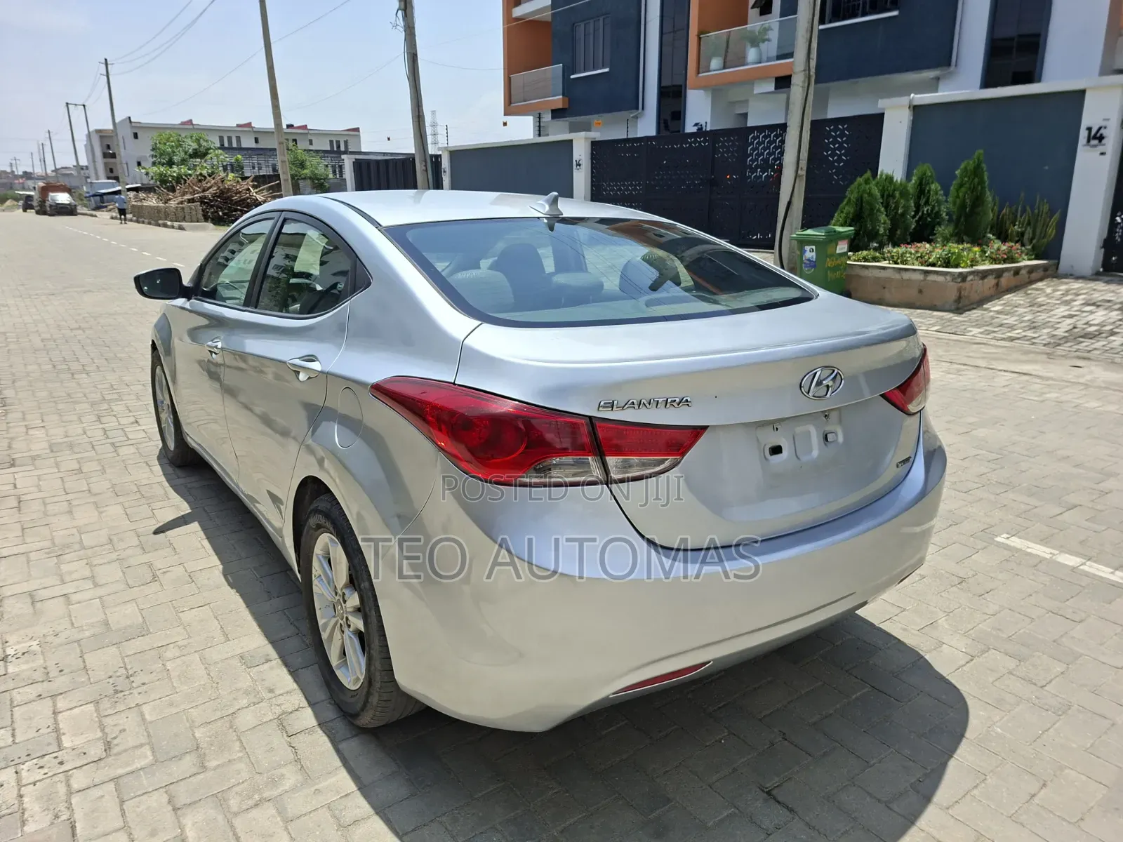 Hyundai Elantra Limited Sedan FWD (1.8L 4cyl 6A) 2013 Silver