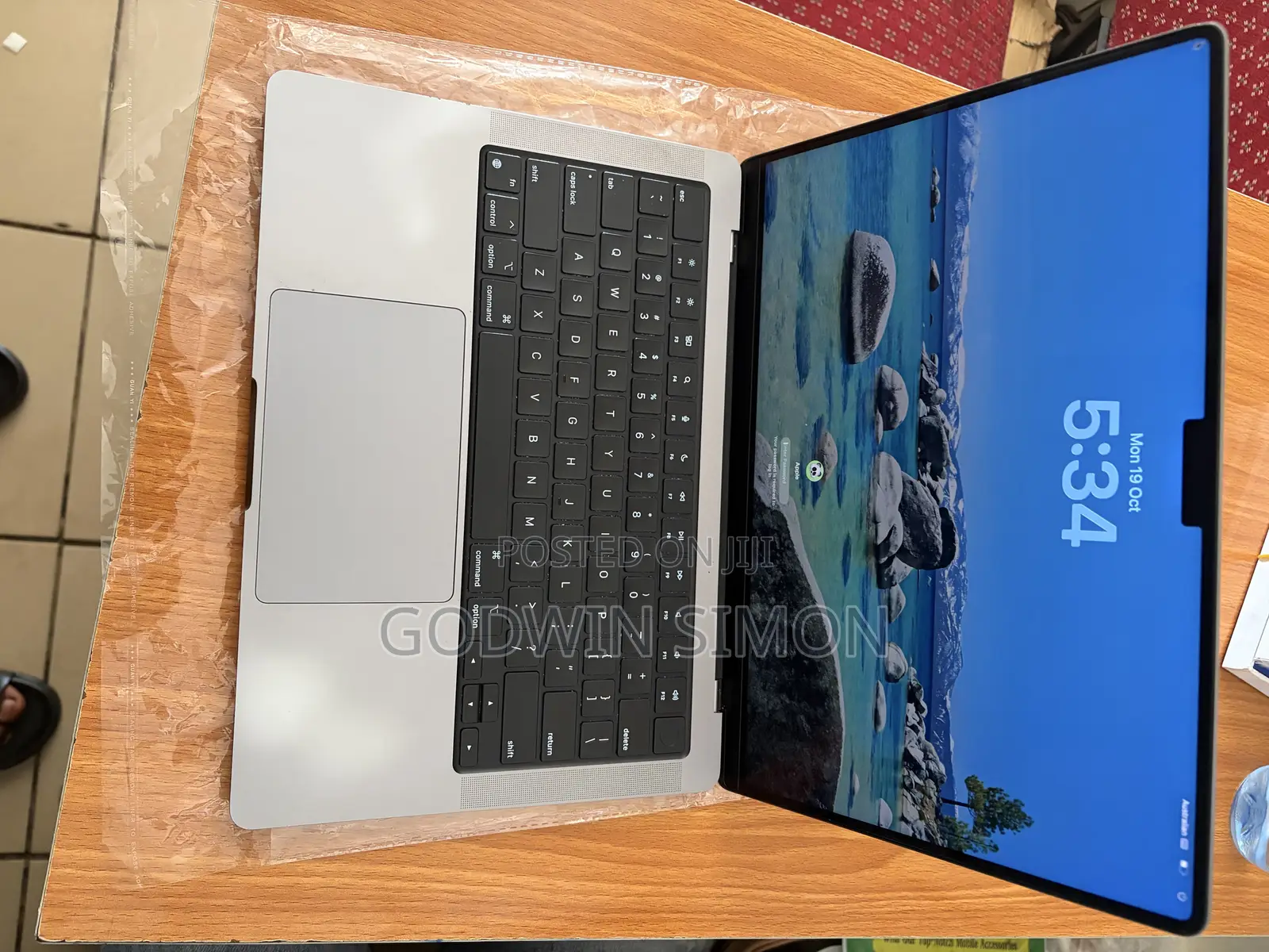 Laptop Apple MacBook Pro 2021 M1 16GB Apple M1 Pro SSD 512GB