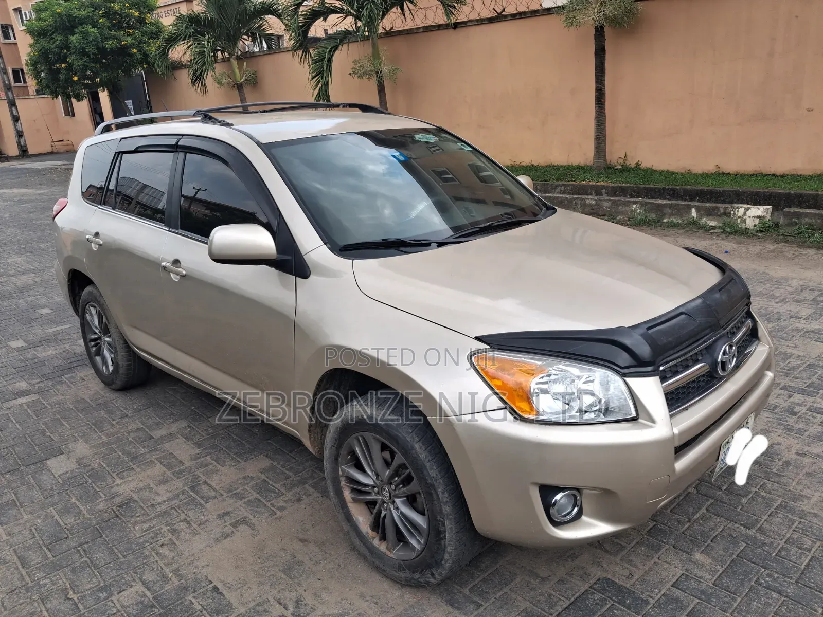 Toyota RAV4 2.5 2010 Gold