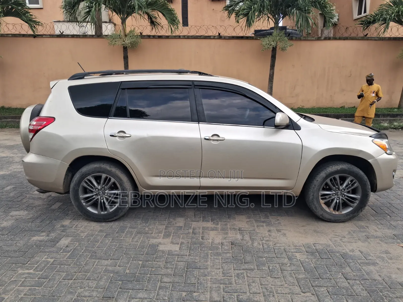 Toyota RAV4 2.5 2010 Gold