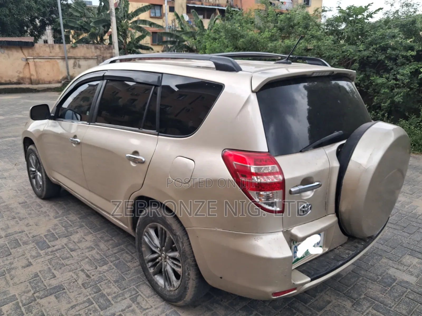 Toyota RAV4 2.5 2010 Gold