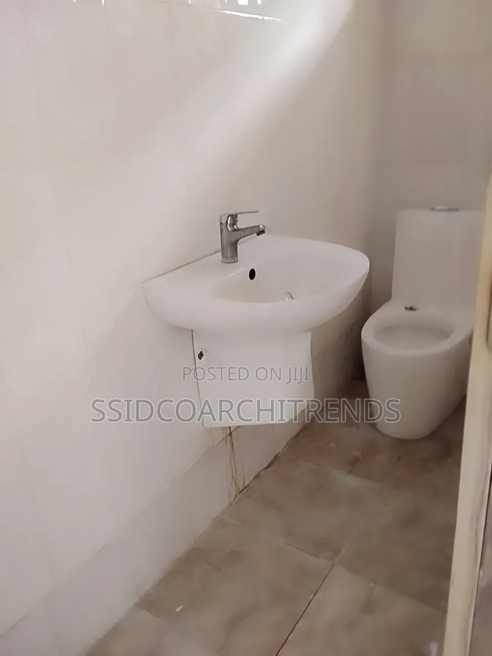 4bdrm Duplex in Call To Access, Chevron for rent