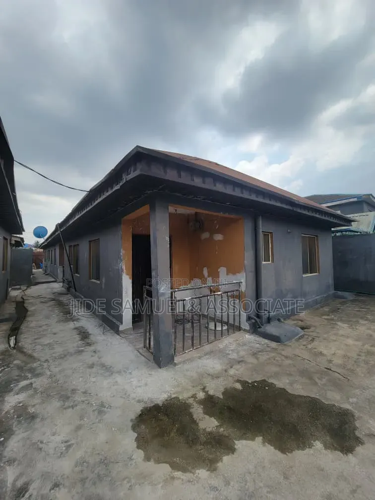 2bdrm Block of Flats in Ayobo for rent