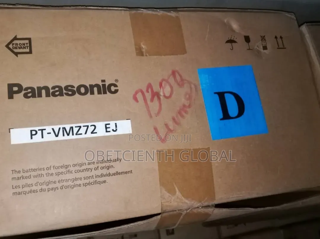 Panasonic PT-VMZ72 7300lumens, High-Brightness 3LCD Laser Projector