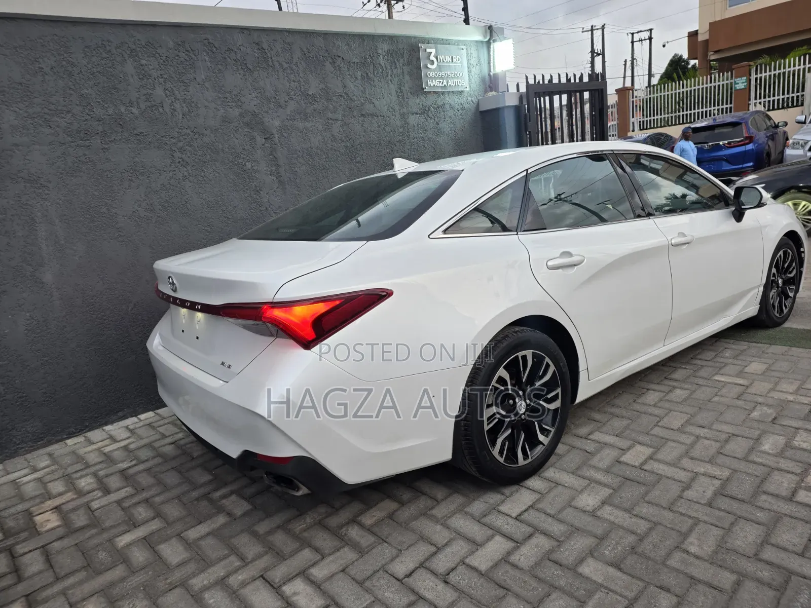 Toyota Avalon XLE FWD Sedan (3.5L V6 8A) 2019 White