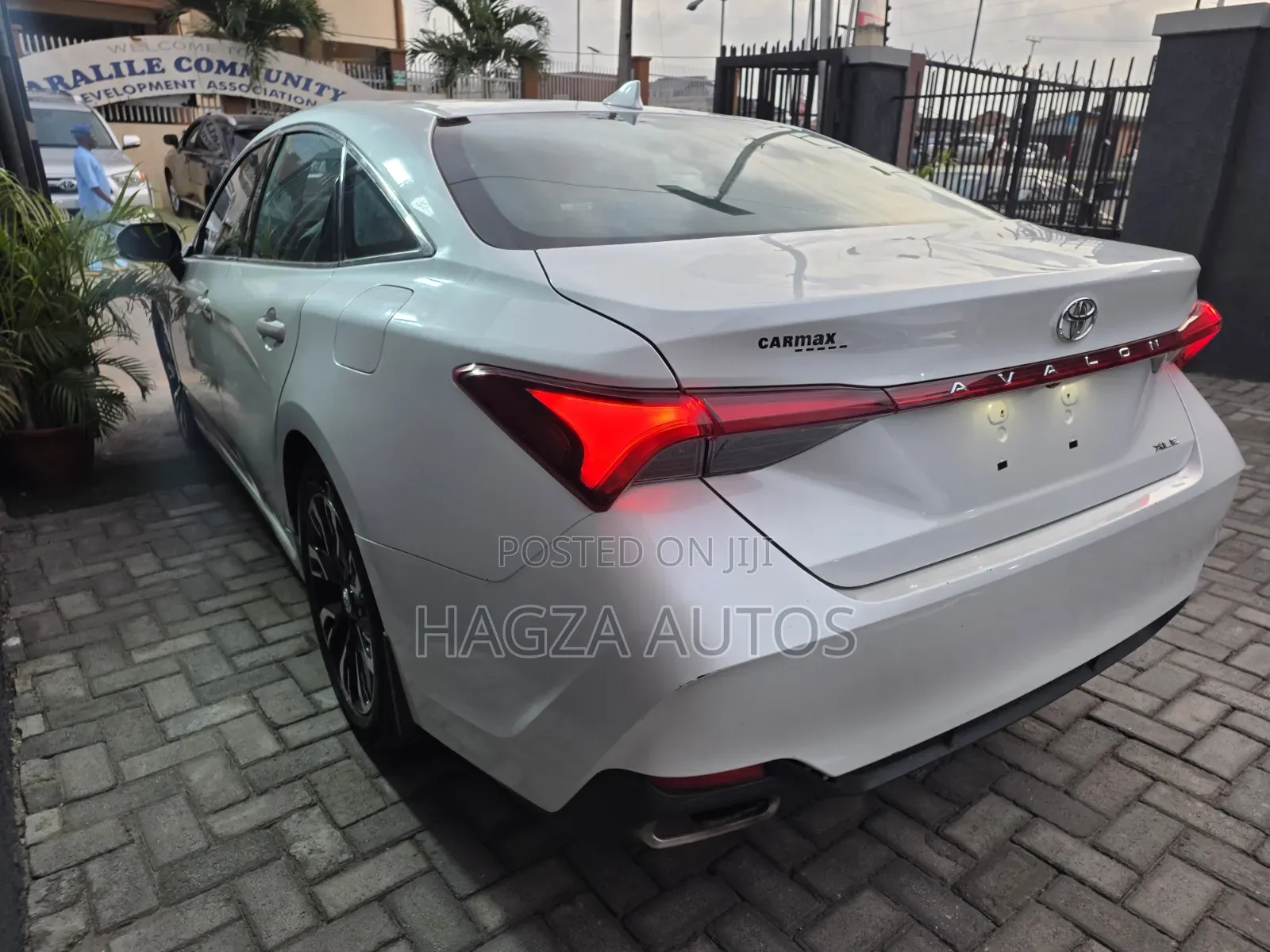 Toyota Avalon XLE FWD Sedan (3.5L V6 8A) 2019 White