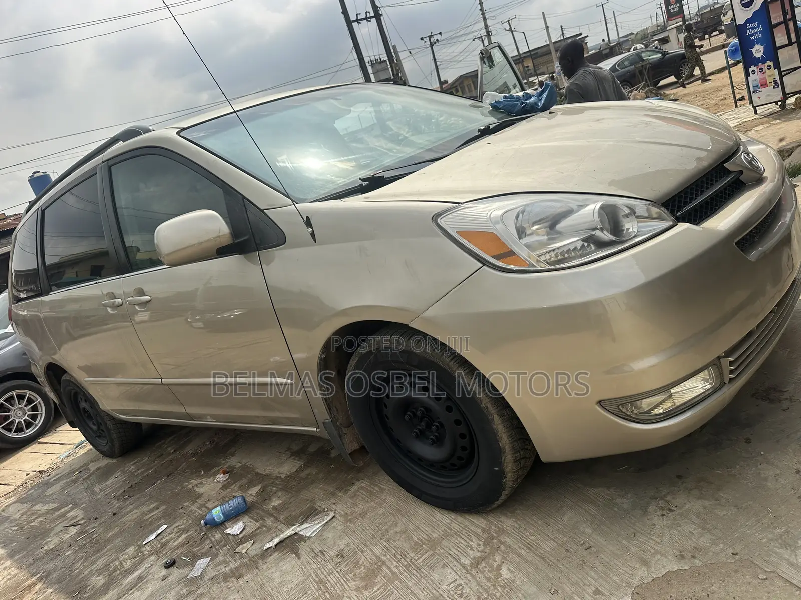 Toyota Sienna LE AWD 2005 Gold