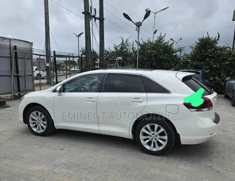 Toyota Venza XLE 4dr Wagon (2.7L 4cyl 6A) 2015 White