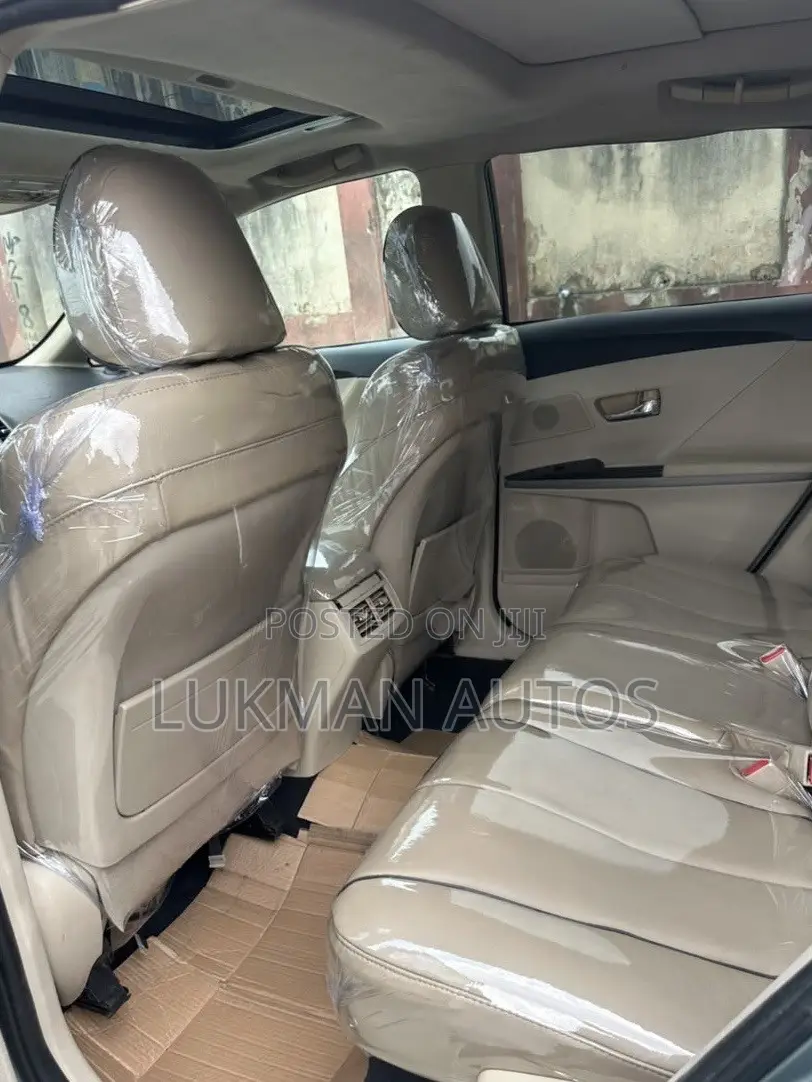 Toyota Venza XLE 2010 Gray