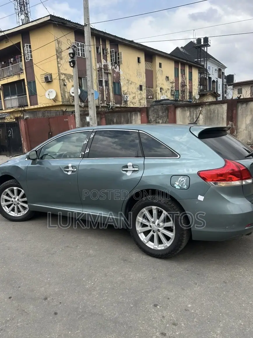 Toyota Venza XLE 2010 Gray