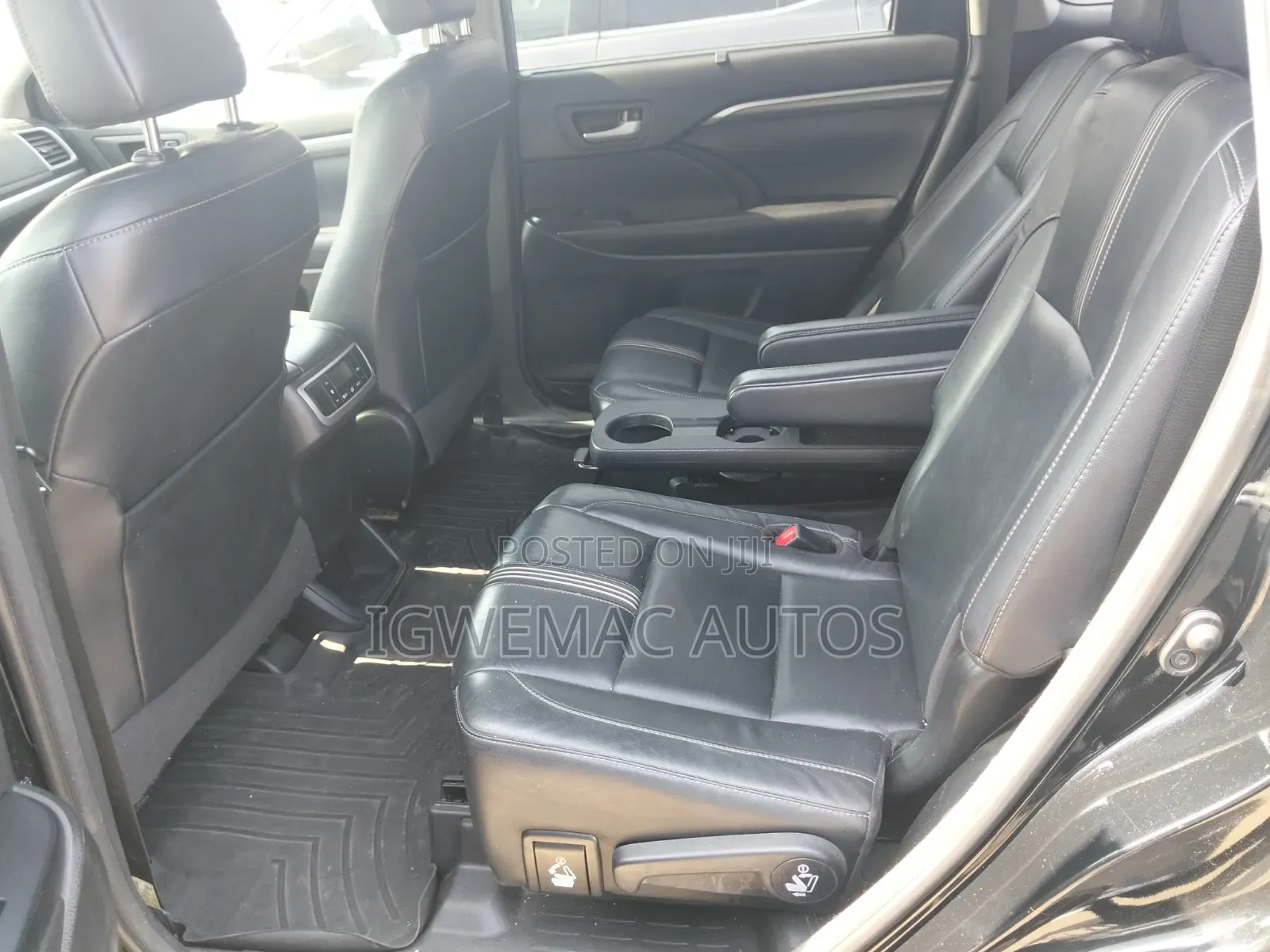 Toyota Highlander SE 4x4 V6 (3.5L 6cyl 8A) 2017 Black