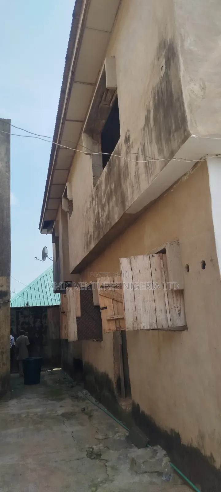 3bdrm Block of Flats in Igando Rd for sale