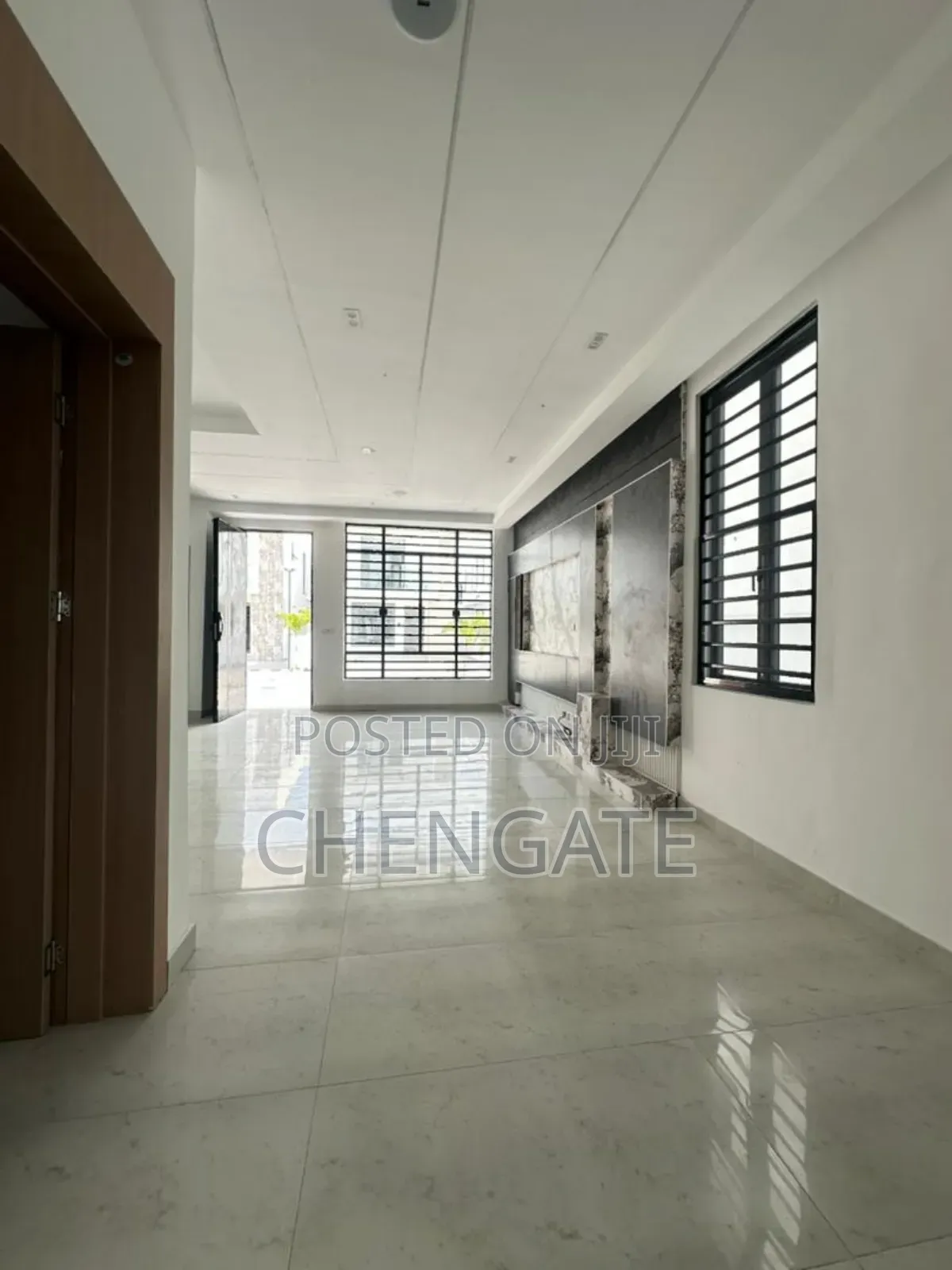 4bdrm Duplex in Chevron for sale