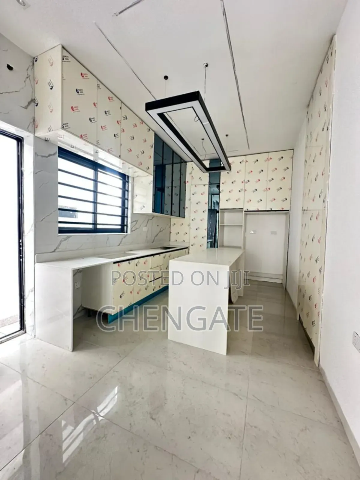 4bdrm Duplex in Chevron for sale