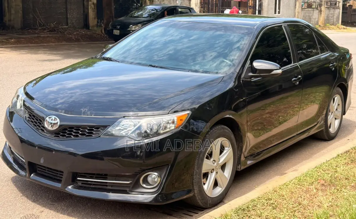 Toyota Camry SE 4dr Sedan (2.5L 4cyl 6A) 2013 Black