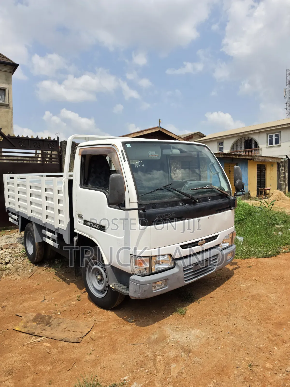 Nissan Cabstar ( Direct Belgium) Petrol Engine Injector 6 Tyres