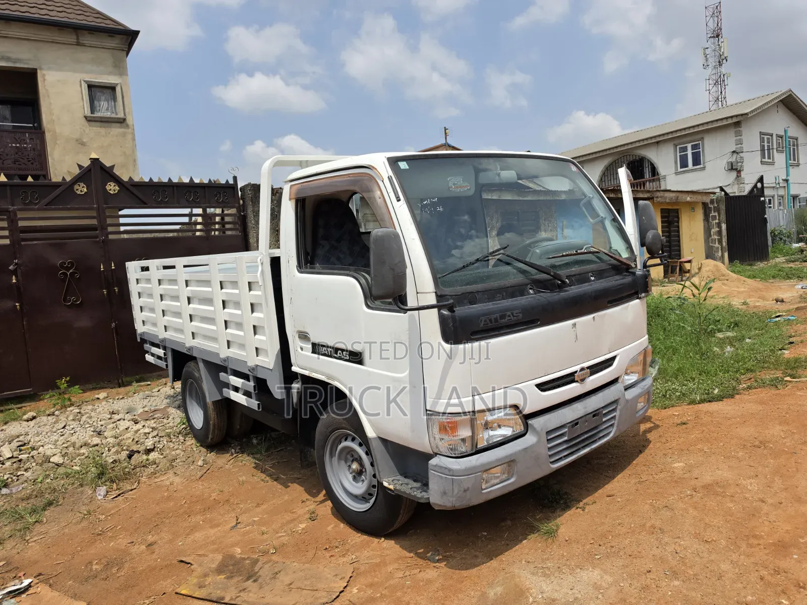 Nissan Cabstar ( Direct Belgium) Petrol Engine Injector 6 Tyres
