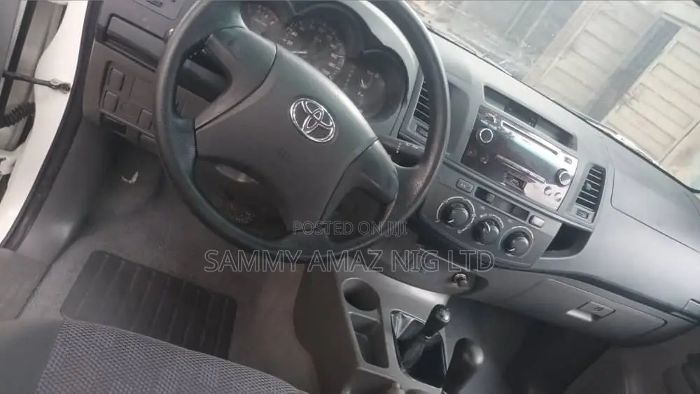 Toyota Hilux 2015 White