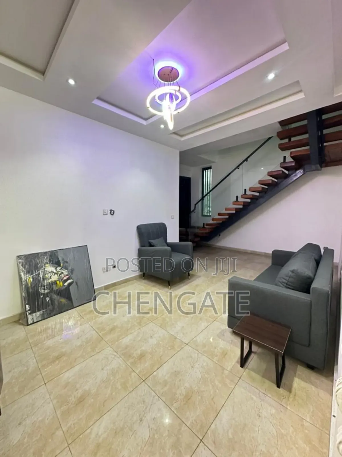 5bdrm Duplex in Chevron for sale