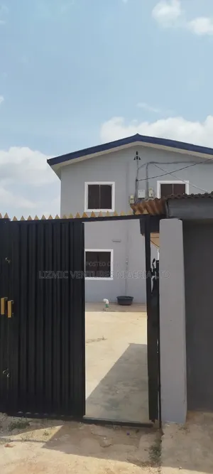 3bdrm Block of Flats in Idimu, Ejigbo / Ejigbo for sale