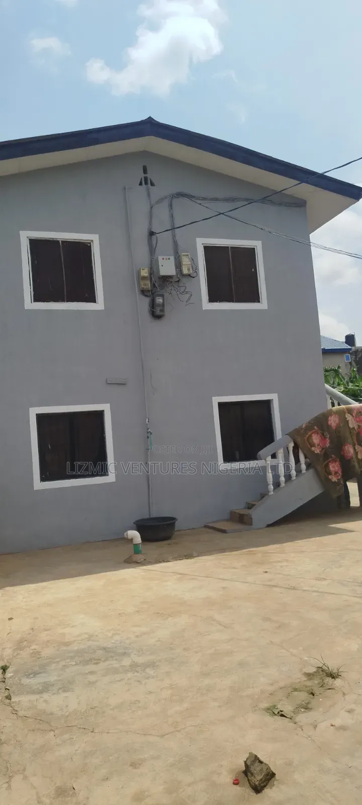3bdrm Block of Flats in Idimu, Ejigbo / Ejigbo for sale