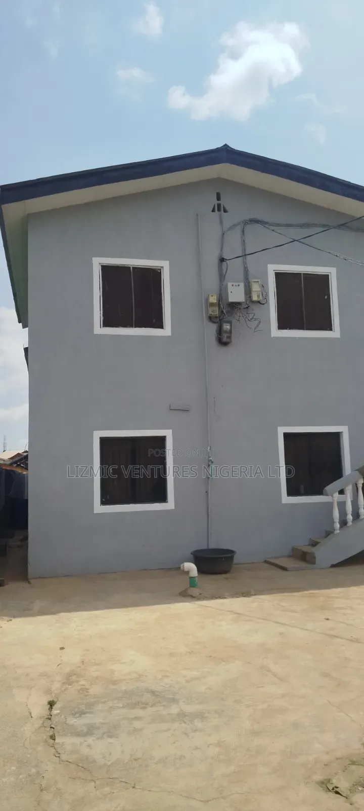 3bdrm Block of Flats in Idimu, Ejigbo / Ejigbo for sale