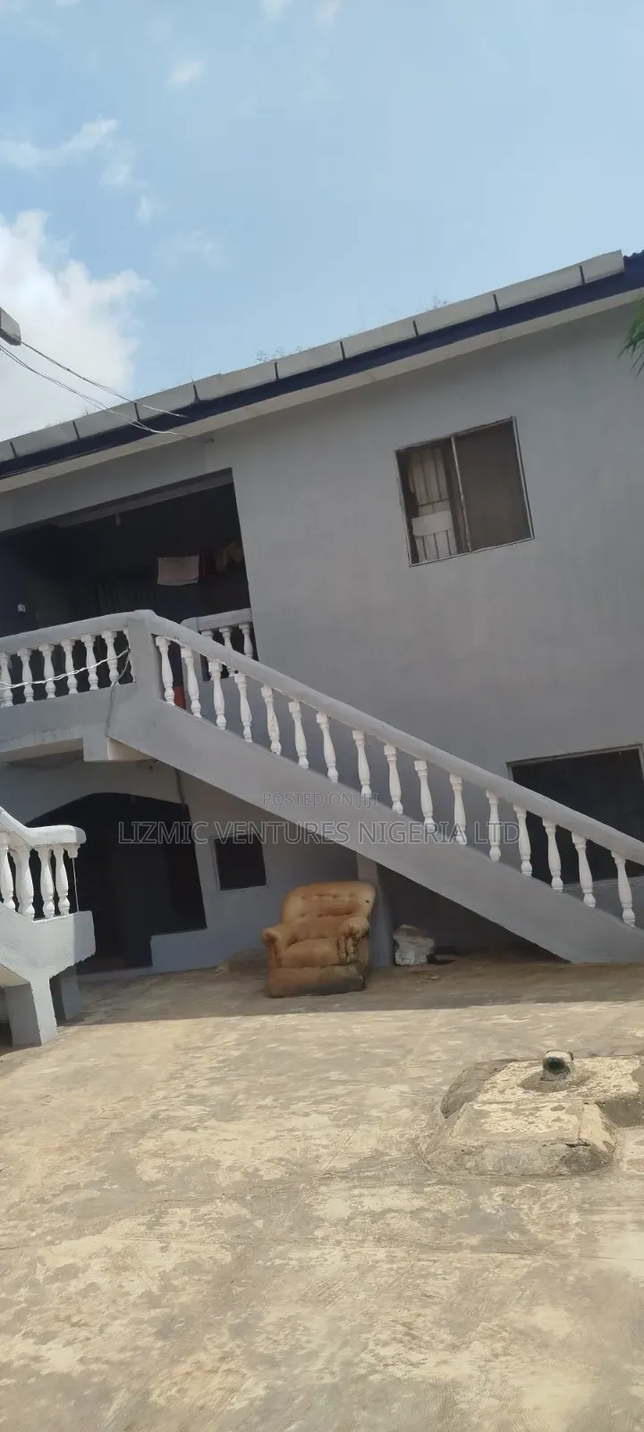 3bdrm Block of Flats in Idimu, Ejigbo / Ejigbo for sale