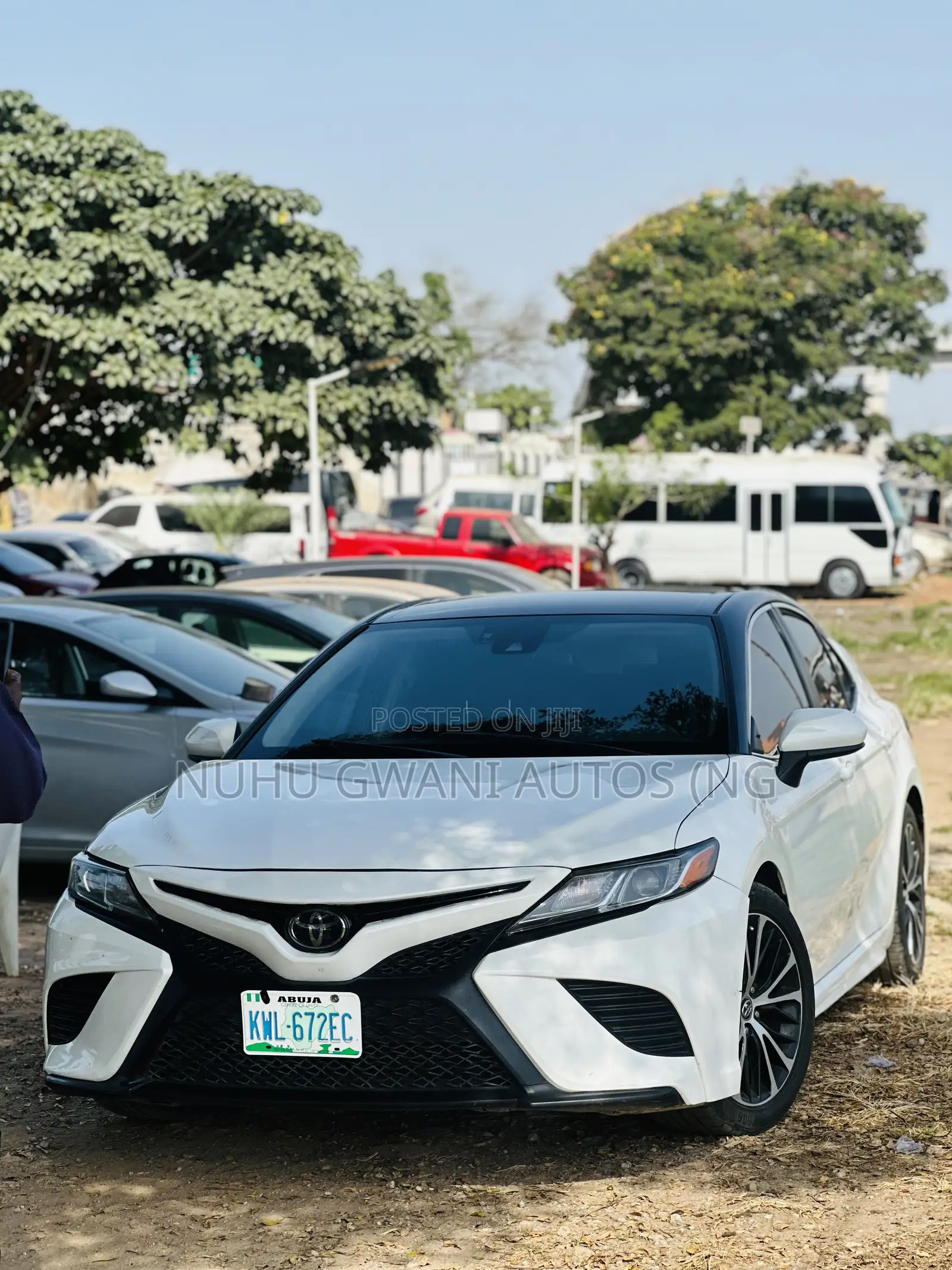 Toyota Camry SE FWD 2020 White