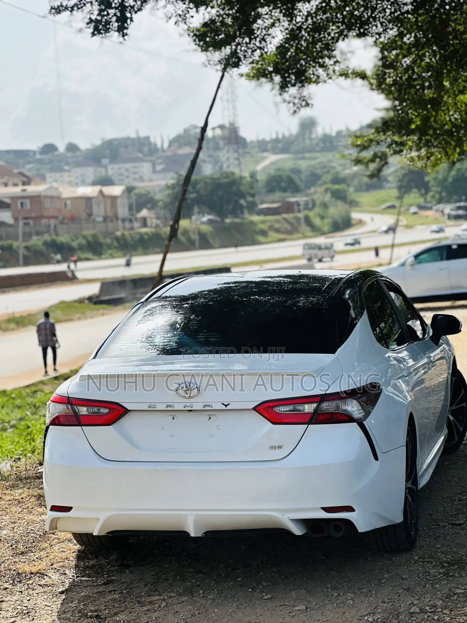 Toyota Camry SE FWD 2020 White