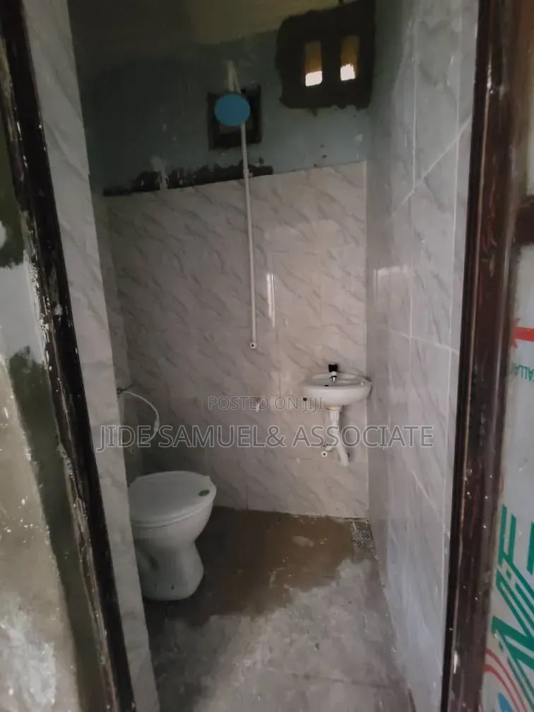1bdrm Room & Parlour in Ayobo for rent