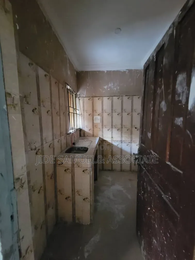 1bdrm Room & Parlour in Ayobo for rent