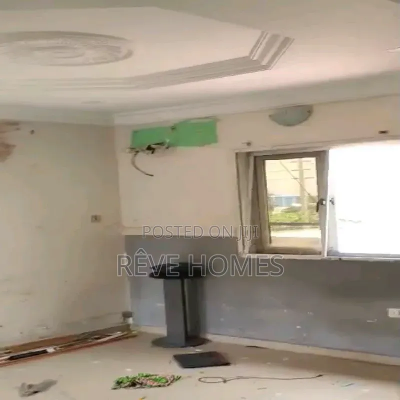 2bdrm Block of Flats in Adekunle for rent