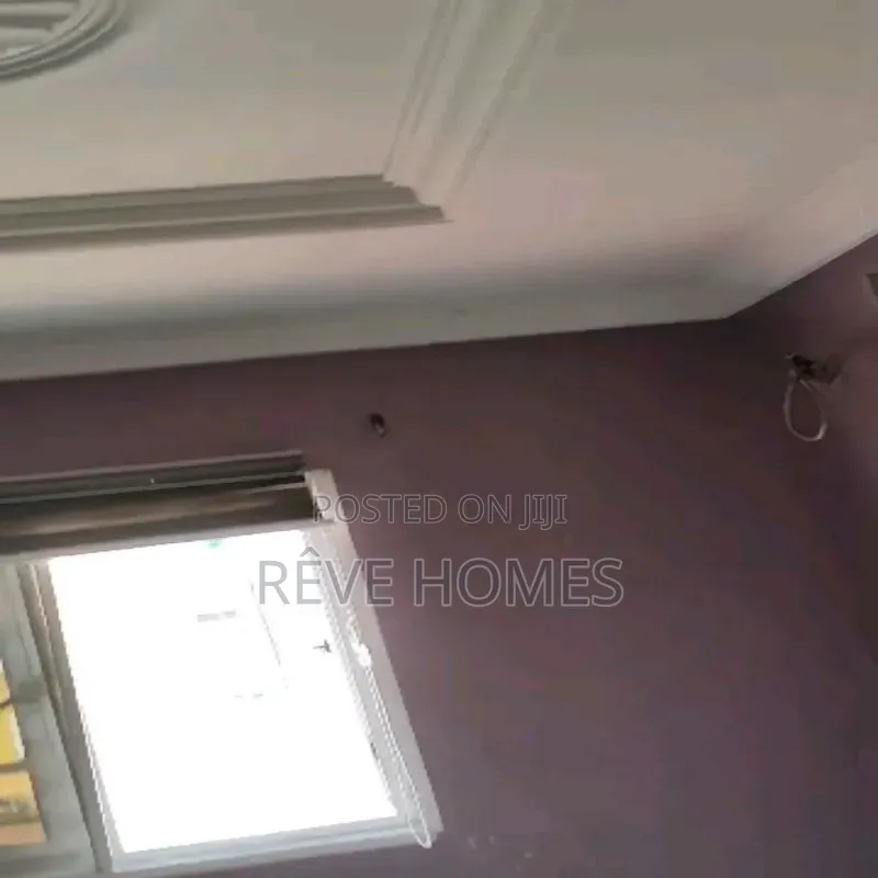 2bdrm Block of Flats in Adekunle for rent