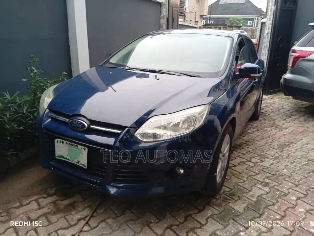 Ford Focus S Sedan FWD (2.0L 4cyl 5M) 2013 Blue